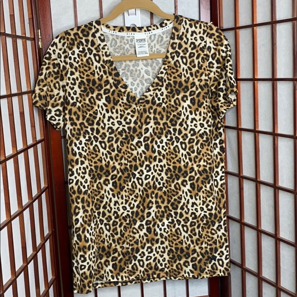 Victoria’s Secret PINK cheetah print t shirt - Picture 1 of 6